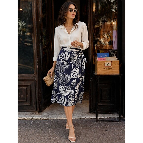 Nicole Miller Dresses & Skirts - Nicole Miller women’s Seashells Linen Wrap Skirt Size M Navy & Off White